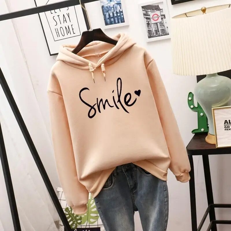 Damen Smile-Love Kapuzenpullover mit einzigartigem Print für stilvolle Freizeit. Komfortabler Hoodie für den Alltag.
