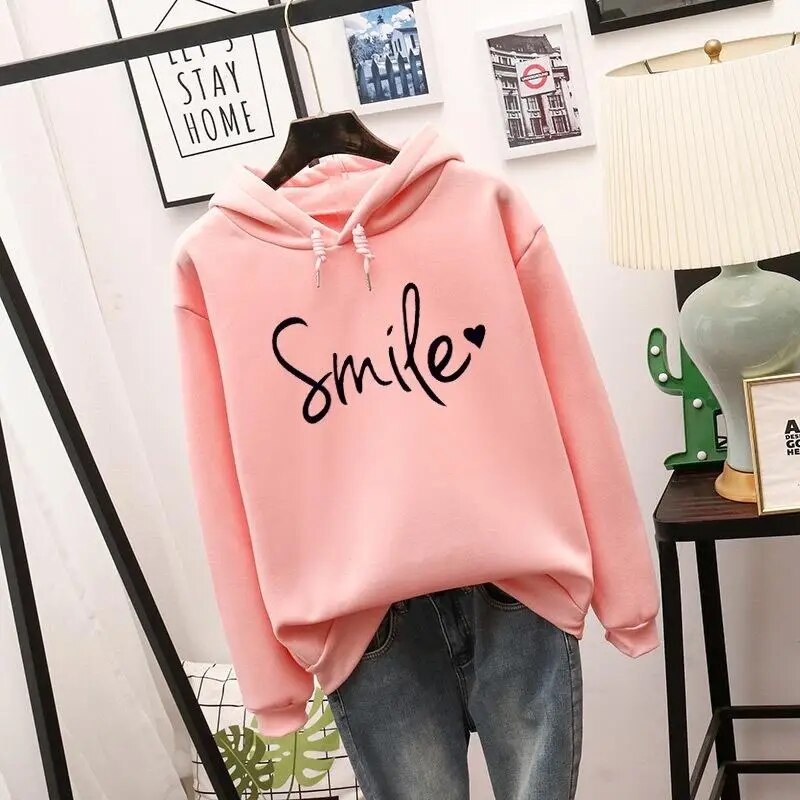 Komfortabler Damen Smile-Love Hoodie. Trendiger Kapuzenpullover für Freizeitmode, ideal als Geschenkidee.