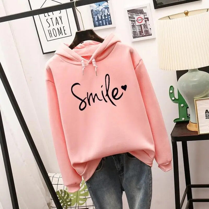 Komfortabler Damen Smile-Love Hoodie. Trendiger Kapuzenpullover für Freizeitmode, ideal als Geschenkidee.
