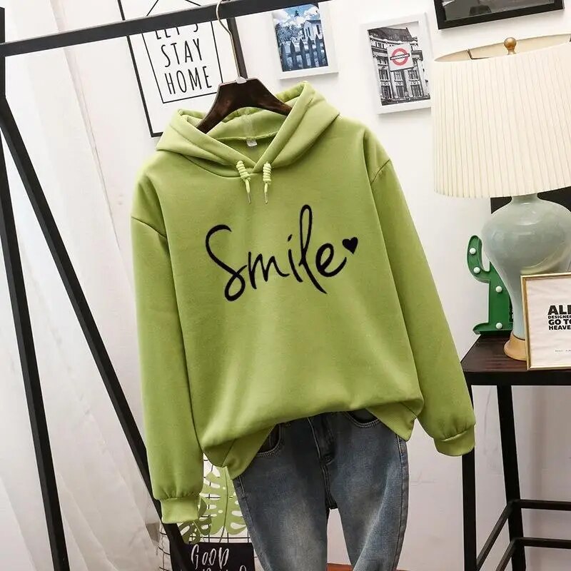 Moderner Damen Smile-Love Hoodie, vielseitig kombinierbar. Komfortabler Kapuzenpullover für Alltag und Freizeitmode.