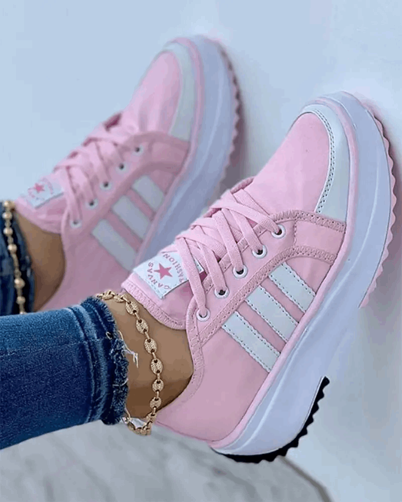 Atmungsaktive Damen Sneaker mit rutschfester Sohle. Leichte Sommerschuhe, perfekt für Sport und Freizeitaktivitäten.