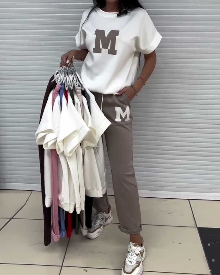 Lässiges Damen Sommeroutfit, zweiteilig, mit Rundhals und Taschen in Khaki. Bequem & pflegeleicht.