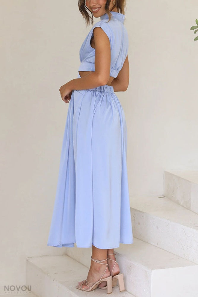 Sommerliches Damen Midi-Kleid mit Rollkragen. Figurbetontes Design, ärmellos, Taillen-Cut-Out.