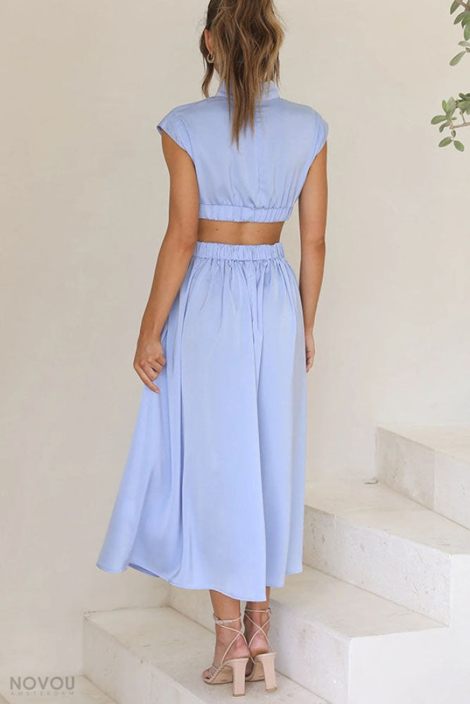 Figurbetontes Damen Midi-Kleid für den Sommer. Rollkragen, ärmellos, Taillen-Cut-Out für stilvolle Looks.