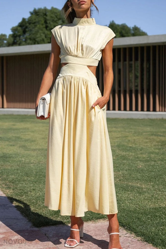 Modisches Damen Midi-Kleid. Rollkragen, Taillen-Cut-Out, ärmellos. Perfekt für Sommer & festliche Events.