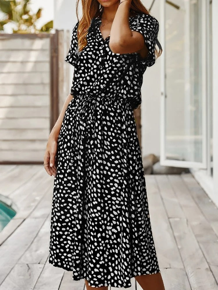 Modernes Damenfashion Sommerkleid, bedruckt und bequem.