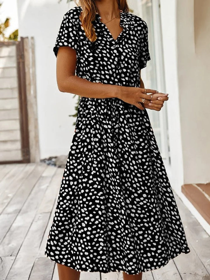 Stilvolles und praktisches Damen Kurzarmkleid für den Sommer.