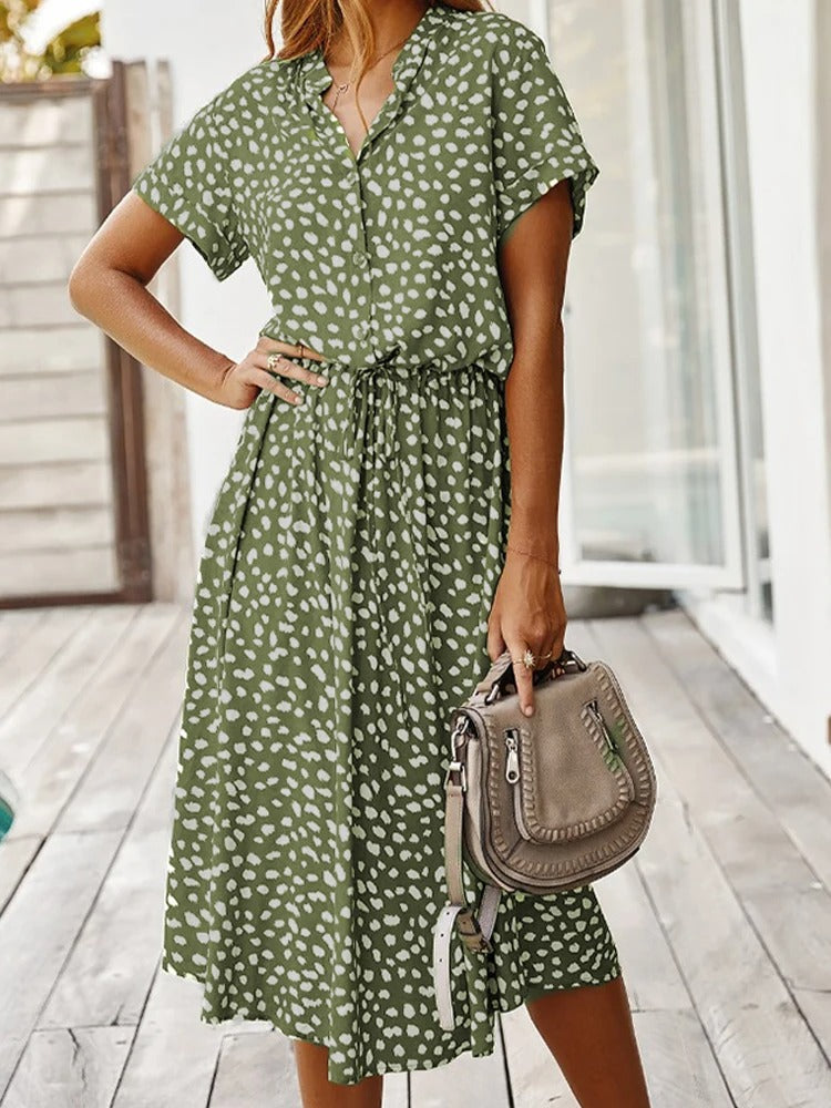 Modisches bedrucktes Kurzarmkleid für Damen, ideal für den Sommer.