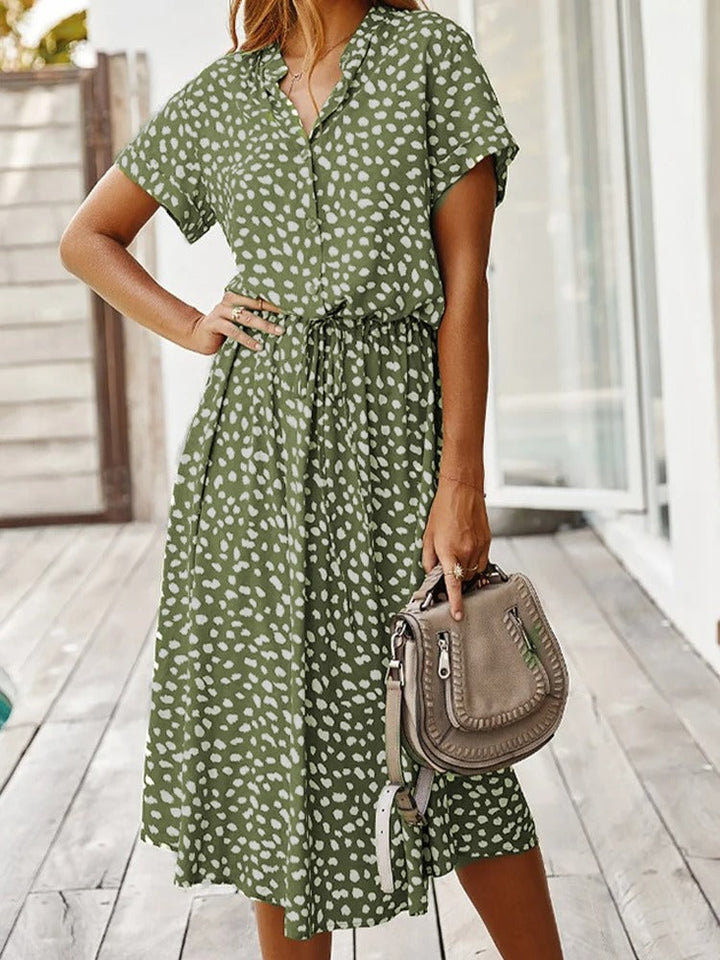 Modisches bedrucktes Kurzarmkleid für Damen, ideal für den Sommer.