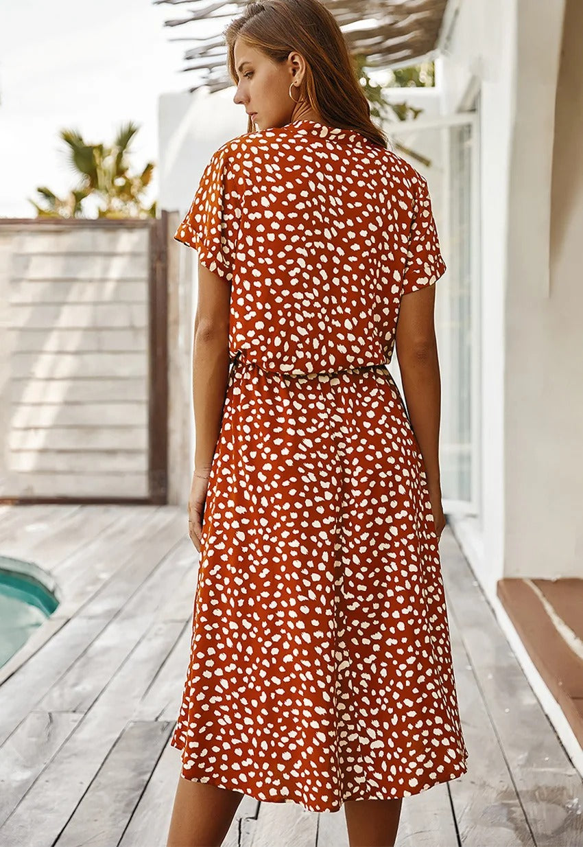 Luftiges Freizeitkleid für Damen, ideal für warme Tage und entspannte Anlässe.