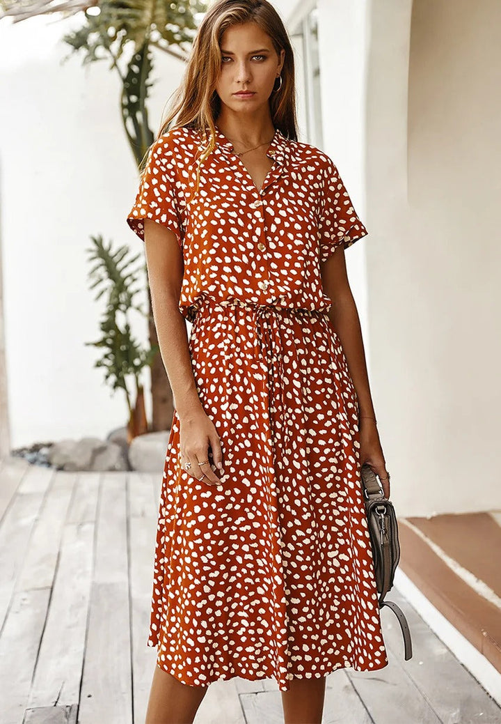 Elegantes Damenkleid, perfekt für Sommerabende und besondere Anlässe.