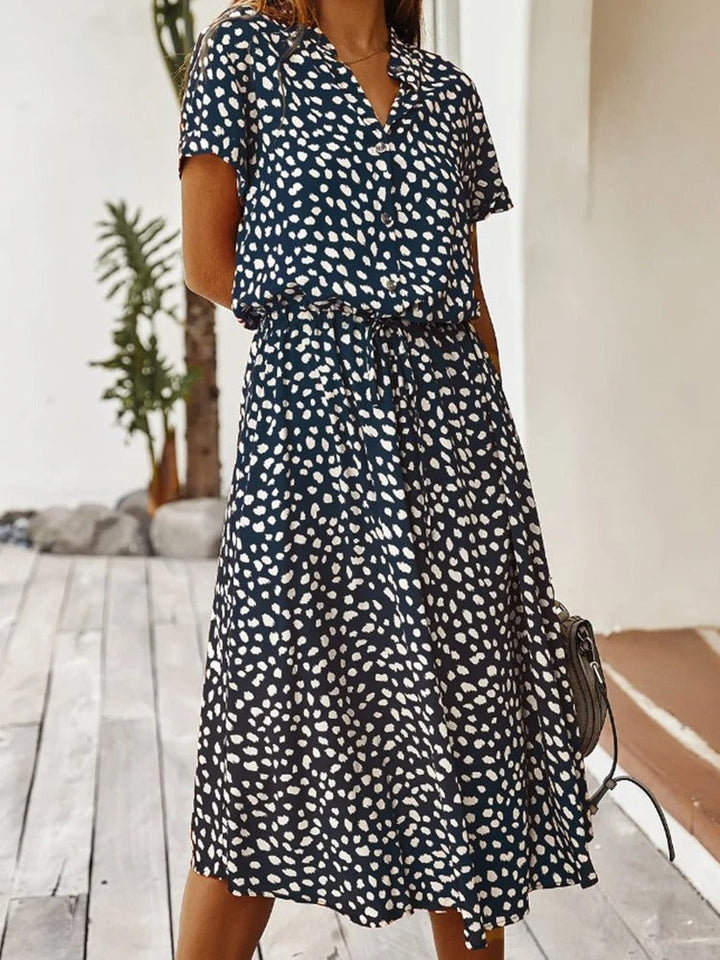 Kurzärmeliges Damen Sommerkleid, bequem und stilvoll für heiße Tage.