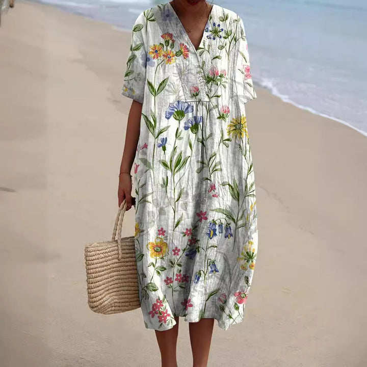 Kurzärmliges Damen Alltagskleid mit buntem Blumenmuster und bequemem V-Ausschnitt. Ideal für Urlaub und Strand.