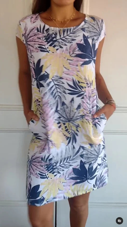 Damen Sommerkleid mit Blumenmuster. Kurzarm, Rundhals und Taschen machen es zum perfekten Freizeitkleid.
