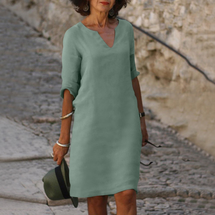 Modernes schwarzes Damenkleid Sofia, A-Linie, kurzarm, knielang, bequemes Sommerkleid für entspannte Tage.