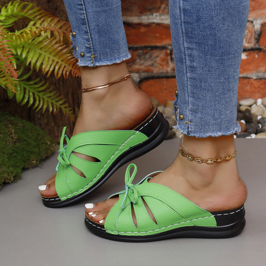 Vielseitige Damensandalen mit Schleife, ideal für Stadtbummel, Gartenparty oder Strandurlaub.