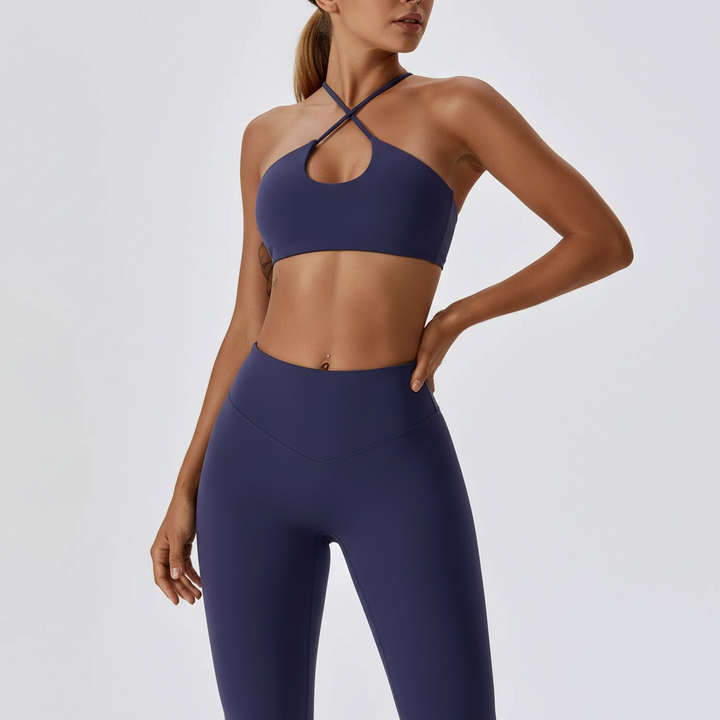 Atmungsaktives & schnelltrocknendes Damen Sportset eng anliegend, ideal für intensive Workouts & Yoga.