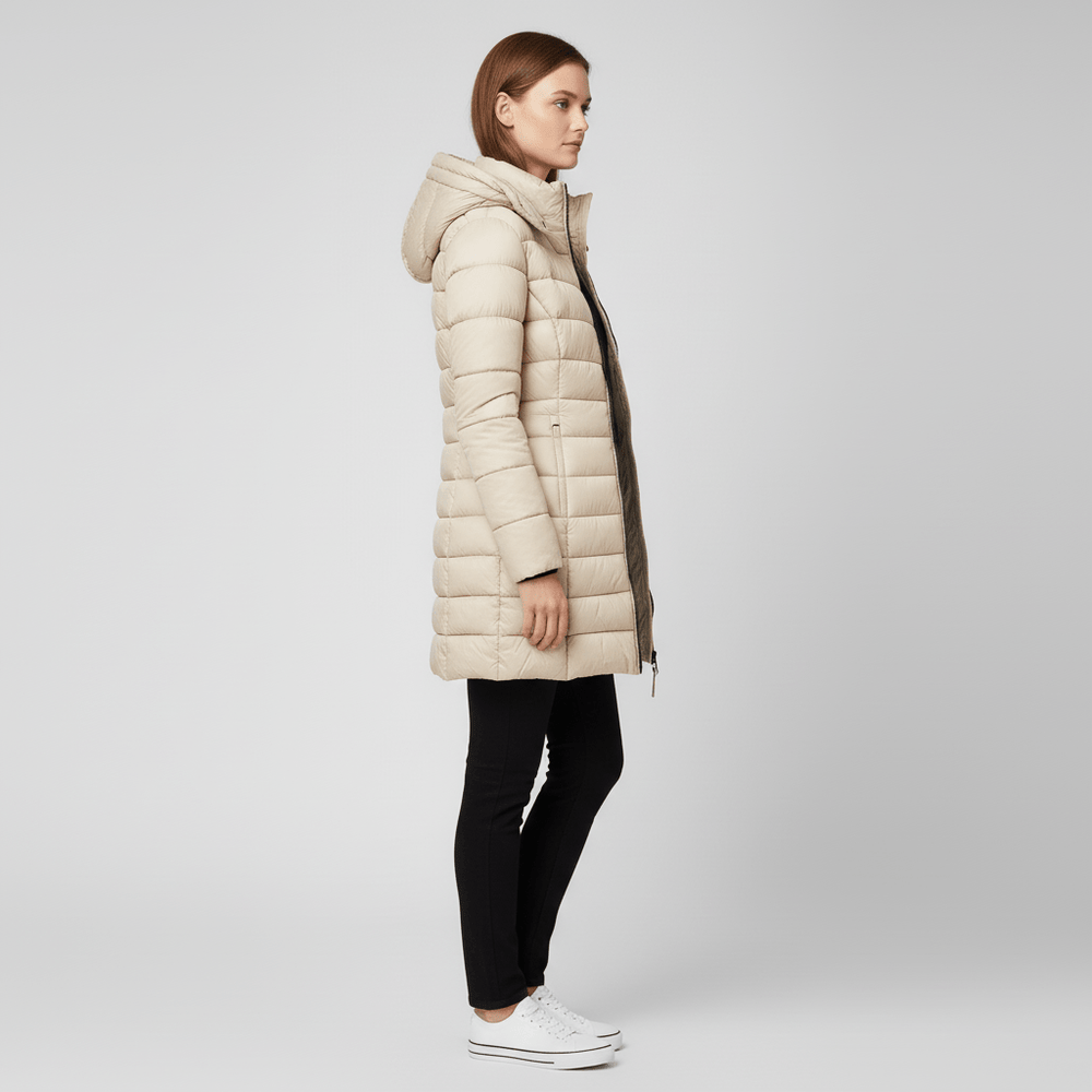 Winterparka Alexia für Damen: Stilvolle, figurbetonte Steppjacke mit Kapuze für Kälteschutz.