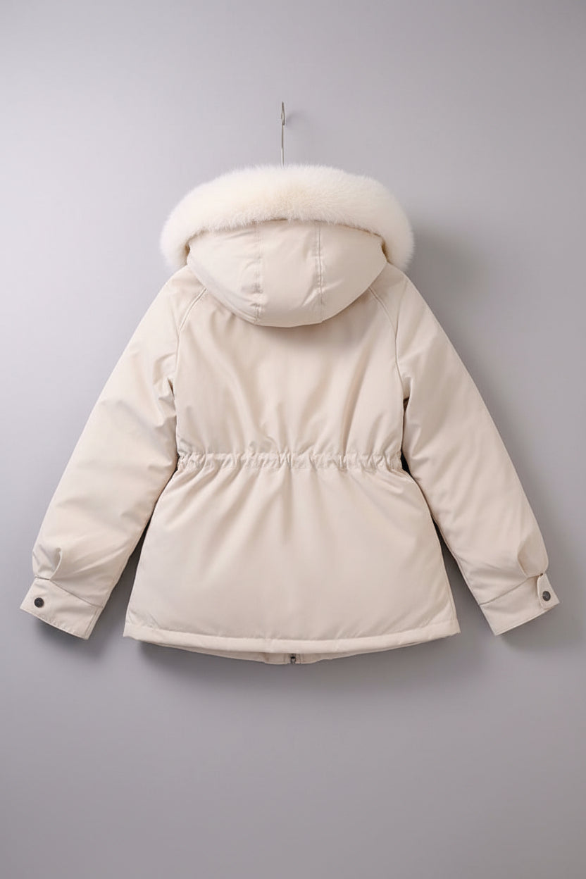 Elegante Damen-Pufferjacke in Amber, warm gefüttert. Modische Winterjacke mit kuscheligem Kragen.
