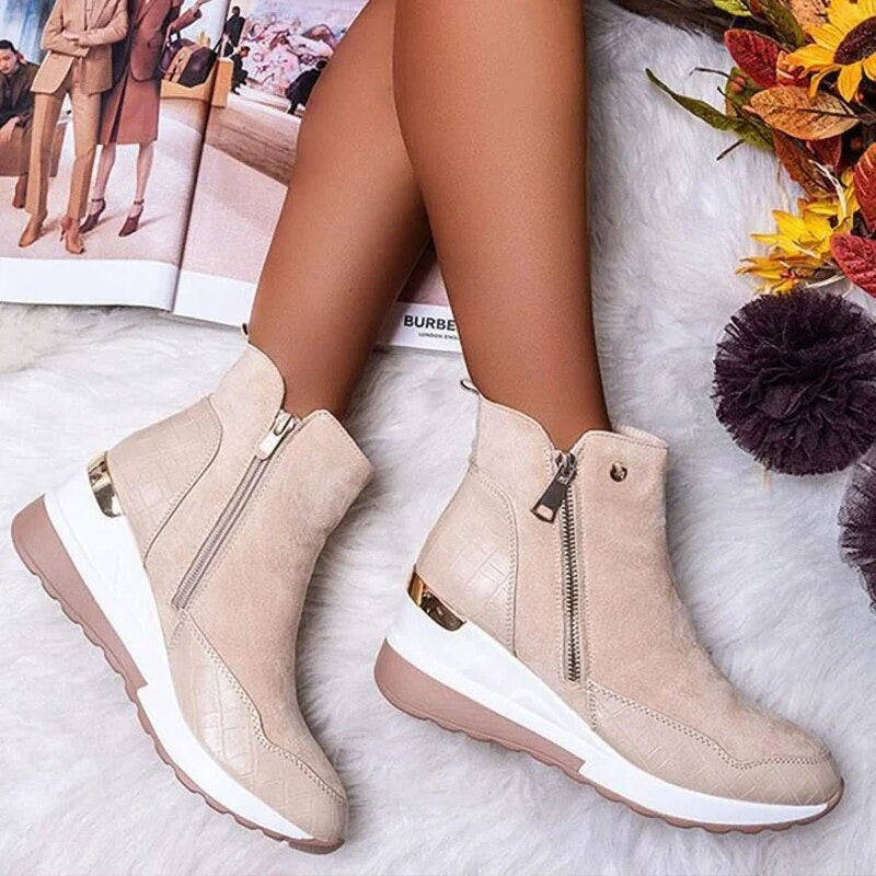 Stilvolle Damen Stiefeletten mit Keilabsatz, rutschfest & bequem für Alltag und Freizeit.