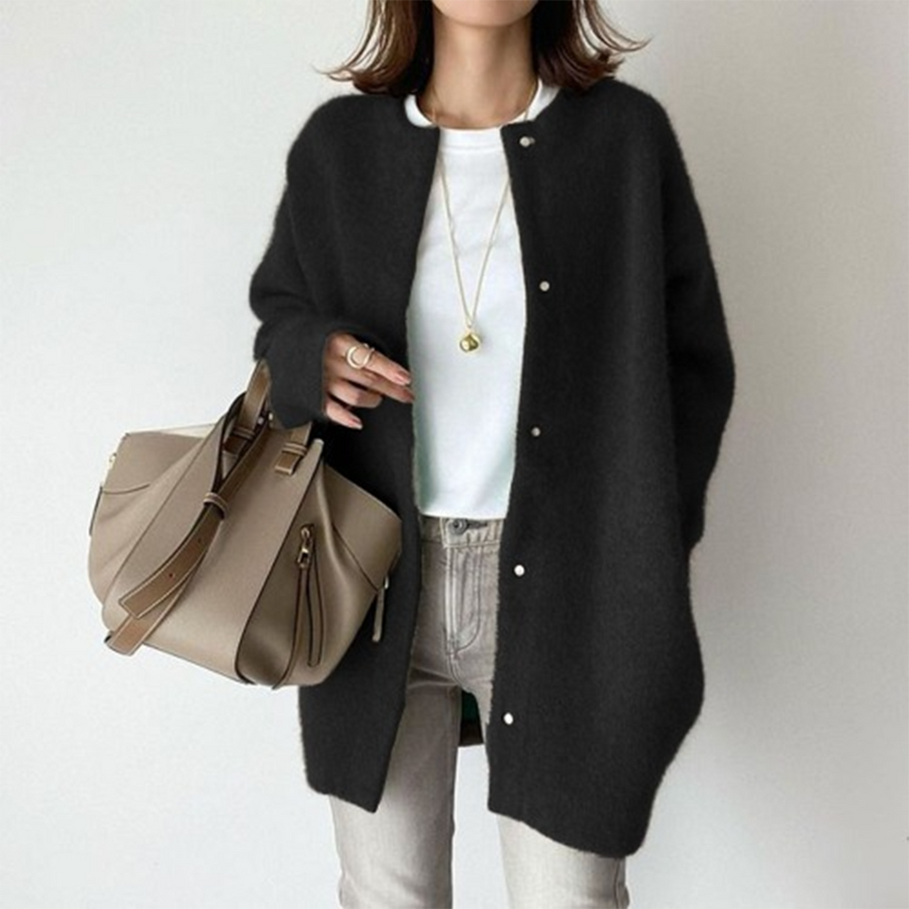 Moderne Damen Strickjacke, weich & bequem. Stilvoller Cardigan für elegante und lässige Herbst- und Frühjahrslooks.