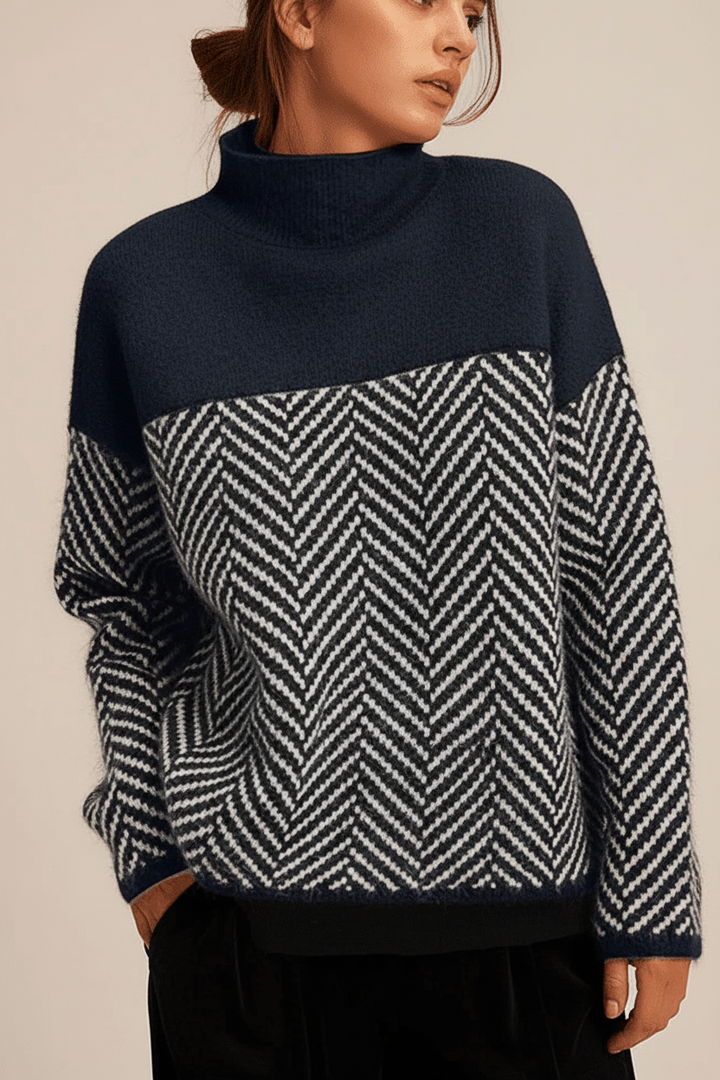 Eleganter marineblauer Damen Strickpullover Mackenzie mit Stehkragen. Warmer Langarm-Pullover für Herbst & Winter.
