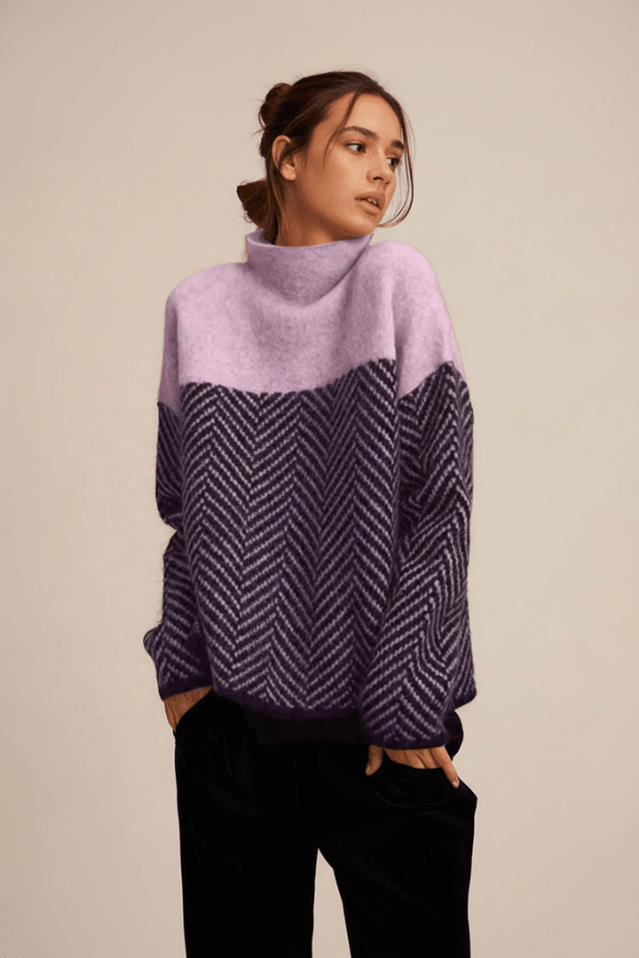 Damen Strickpullover Mackenzie mit Stehkragen. Warmer, bequemer Langarm-Pullover in lockerer Passform für Wintertage.