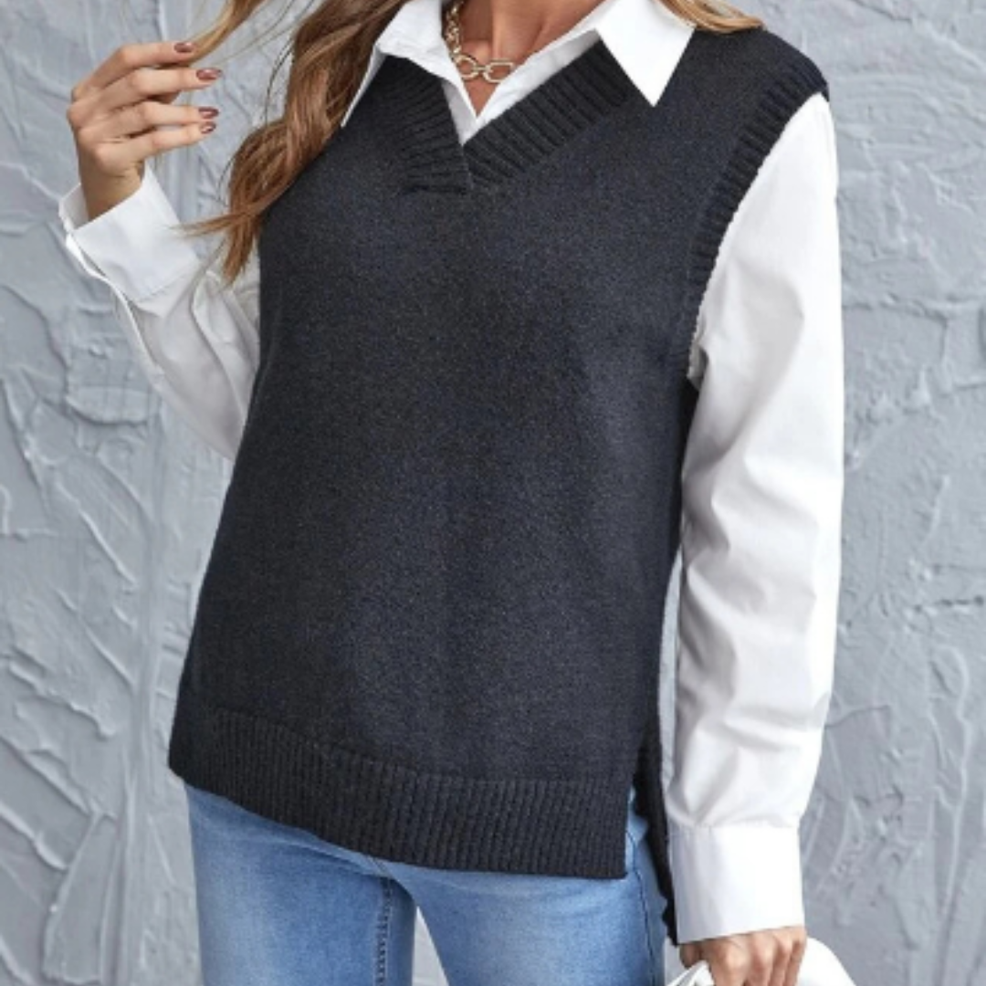 Damen Strickweste Faye mit V-Ausschnitt. Elegante, ärmellose Weste für vielseitige Looks in Freizeit & Büro.