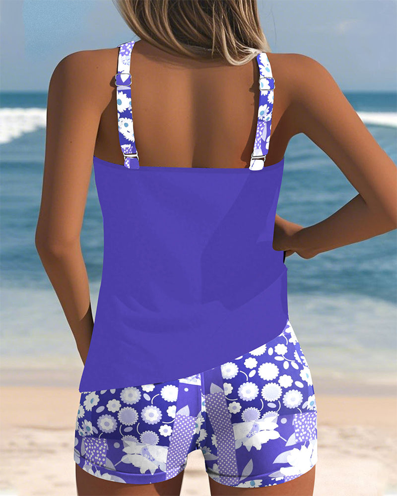 Bequemes Damen Tankini Set mit modernem Druck, ideal für sommerliche Badetage. Schwimmbekleidung.