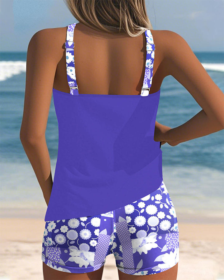Bequemes Damen Tankini Set mit modernem Druck, ideal für sommerliche Badetage. Schwimmbekleidung.
