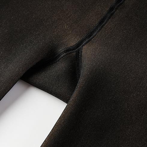 Figurformende Damen Thermo-Leggings. Elegant und warm für stylische Wintermode. Kältebeständige Strumpfhose.