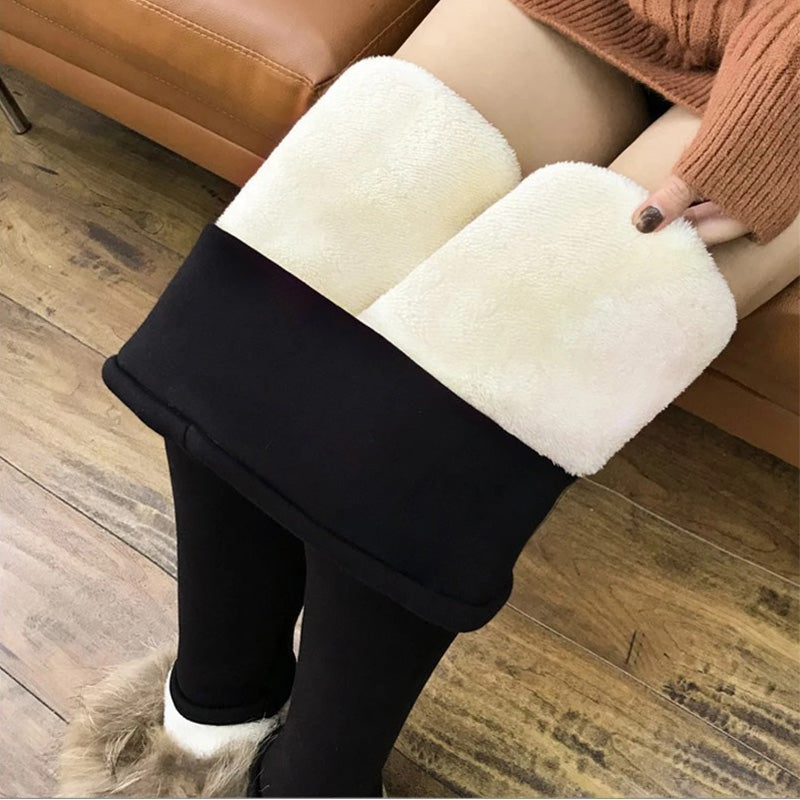 Damen Thermo-Winterleggings in Schwarz, high-waist für extra Wärme und Komfort im Winter.