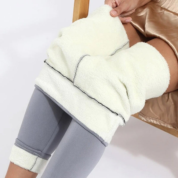 Elastische Winterleggings für Damen, mit Thermo-Futter und hohem Bund, perfekt für Sport & Alltag.