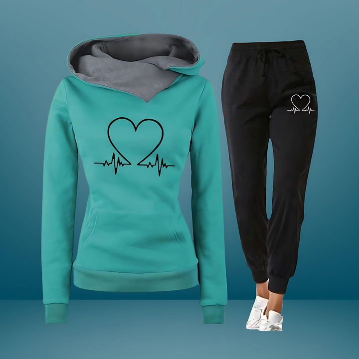 Stylischer Damen Trainingsanzug 'Herzschlag' – Komfortkleidung und Freizeitanzug für sportliche Frauen.