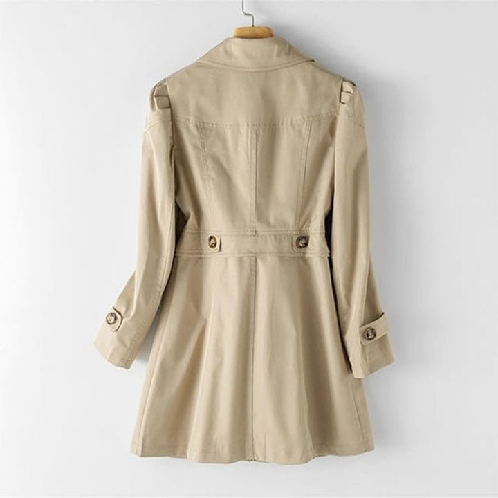 Damen Trenchcoat in klassischem Schnitt, ideal für formelle und legere Anlässe.