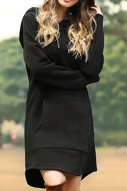 Lässiges Damenkleid im Hoodie-Stil, Tunika-Schnitt, mit bequemer Kängurutasche. Streetwear-Look.