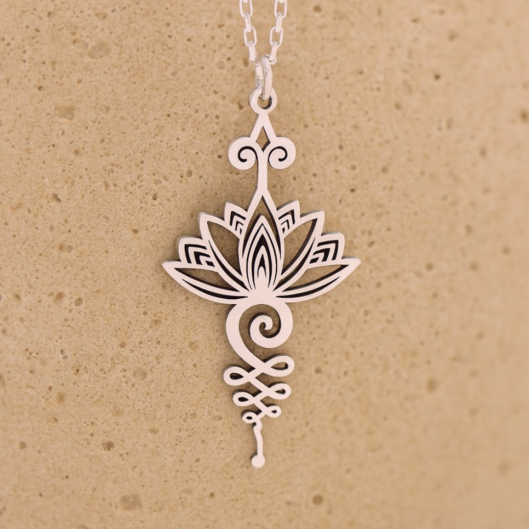 Spiritueller Gold-Anhänger: Unalome Lotus Design für Damen. Bedeutsamer Schmuck für Wachstum & Gelassenheit.