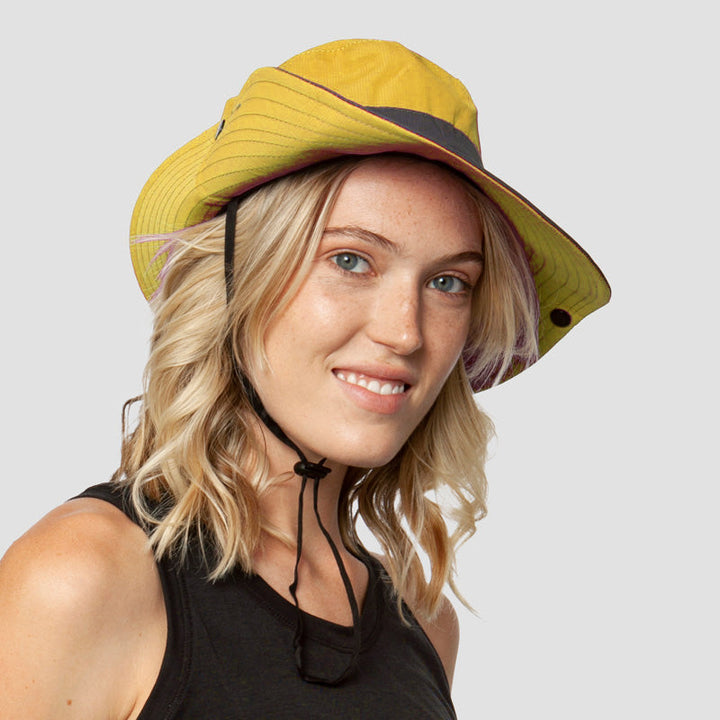 Kompakter faltbarer UV-Schutz Hut für Damen, perfekt als Strandhut oder Reisebegleiter.