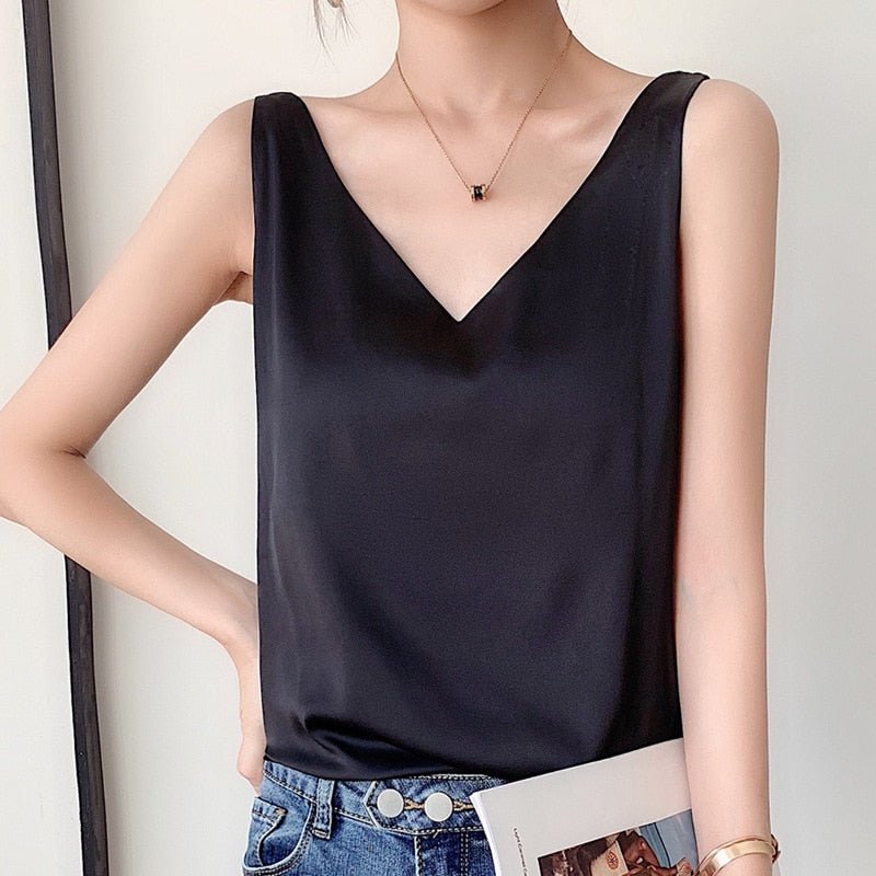 Elegantes Damen Top Abigail mit V-Ausschnitt, ärmellos, ideal für Business-Casual & schicke Abend-Outfits.