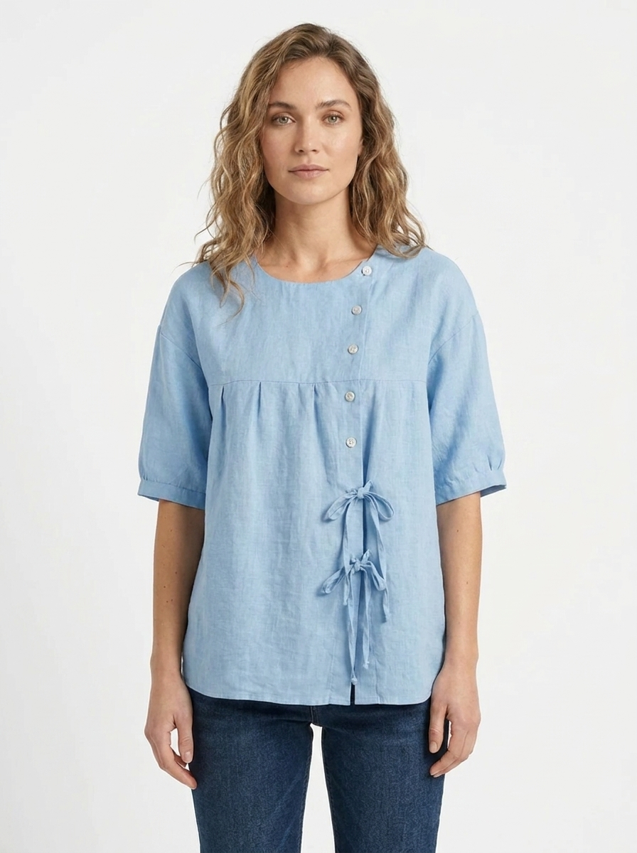Blaue Damenbluse Lily mit lockerer Vintage-Passform für mühelosen Freizeit-Chic; elegant und zeitlos.