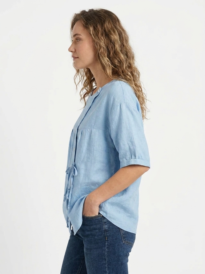 Elegante blaue Damen Vintage-Bluse Lily, Langarm, mit lockerer Passform; perfekt als Büro-Outfit oder Freizeitbluse.