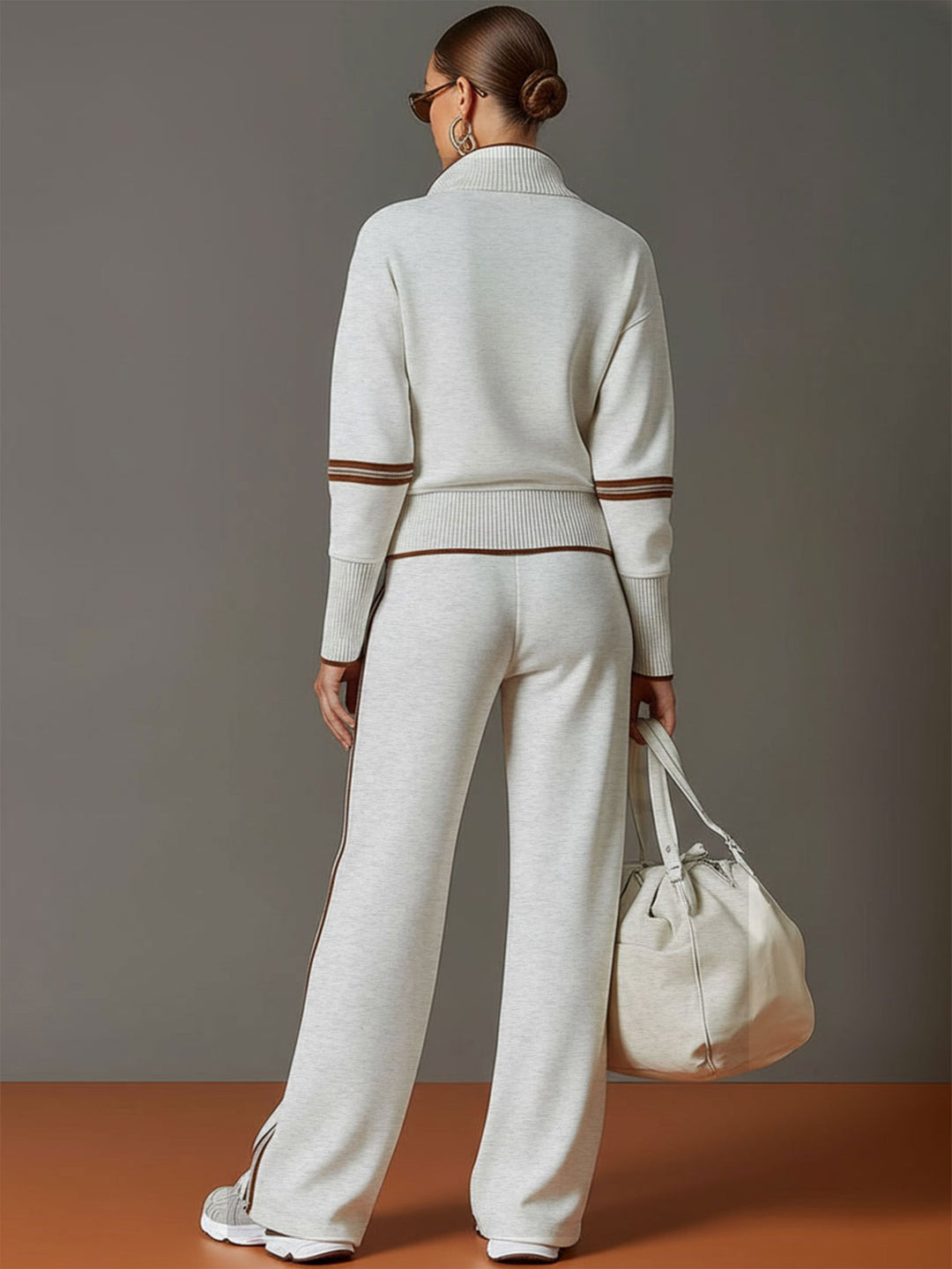 Gemütliches Damen Freizeit-Set in Vintage-Optik: Halbzip-Sweatshirt und lässige weite Hose.