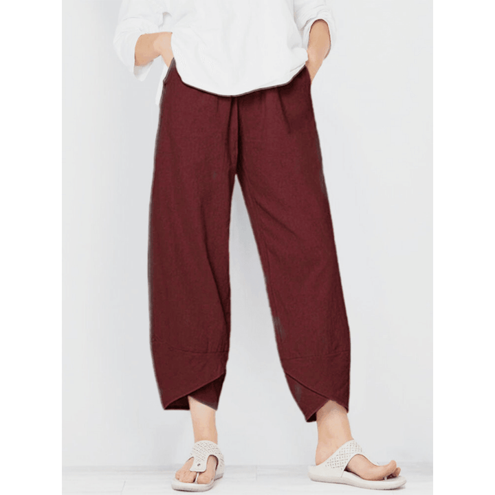 Rückansicht der Damen Freizeithose, hoher Bund betont die Taille. Lockere Passform.