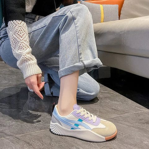 Rutschfeste Sohle der orthopädischen Damen Vintage Komfortschuhe. Sichere Alltagsschuhe mit Fußgewölbestütze.