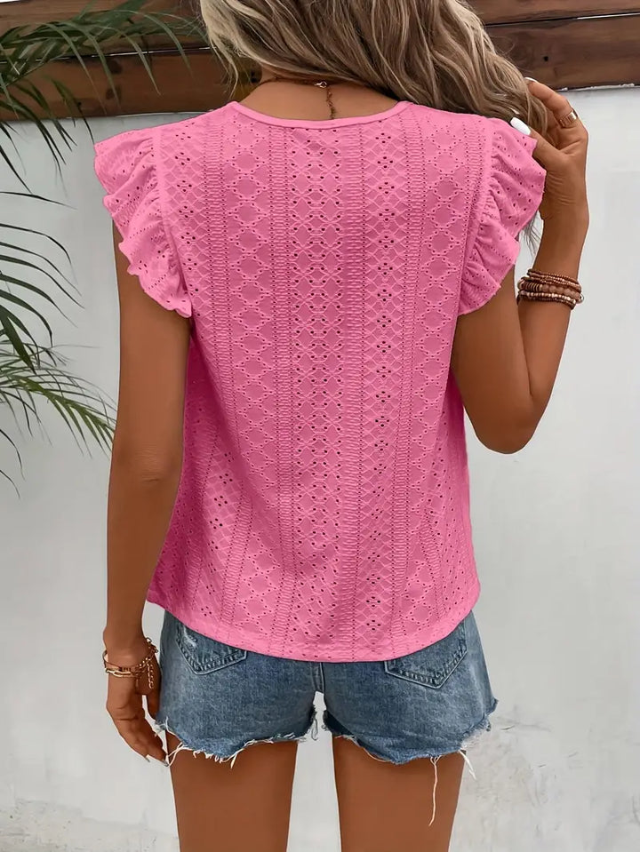 Stylisches Damen-T-Shirt mit Vintage-Charme, Rüschenbesatz und Rundhalsausschnitt. Perfekt für Damenmode.