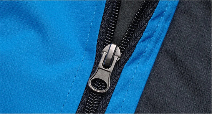 Funktionale Damen Sportjacke, atmungsaktiv & wetterfest, perfekt für Wandern.
