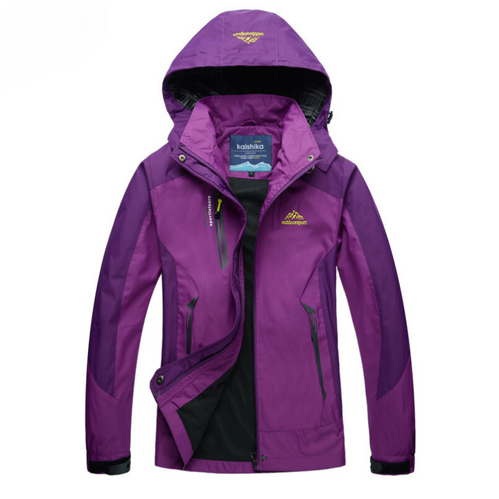 Stilvolle Damen Outdoor-Regenjacke, wetterfest & atmungsaktiv, ideal für jedes Wetter.