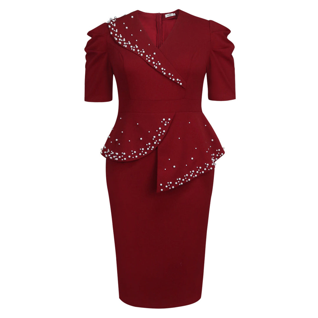 Elegantes Damen Wickelkleid für besondere Anlässe. Mit Rüschen, Perlen & schmeichelnder Silhouette.