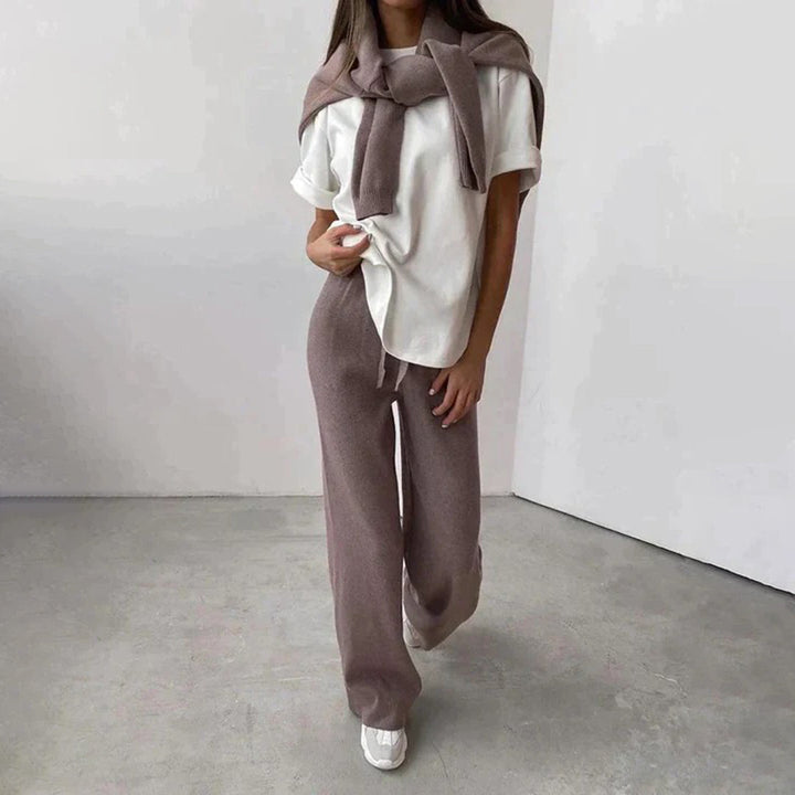 Stilvolles Damen Outfit-Set, ein kuscheliger Zweiteiler für Wintertage, bequem und elegant für Freizeitkleidung.