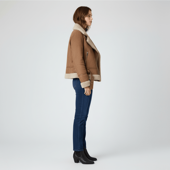 Stilvolle Damen Winterjacke Amy im Shearling-Look mit Reverskragen. Modern & warm für die kalte Jahreszeit.